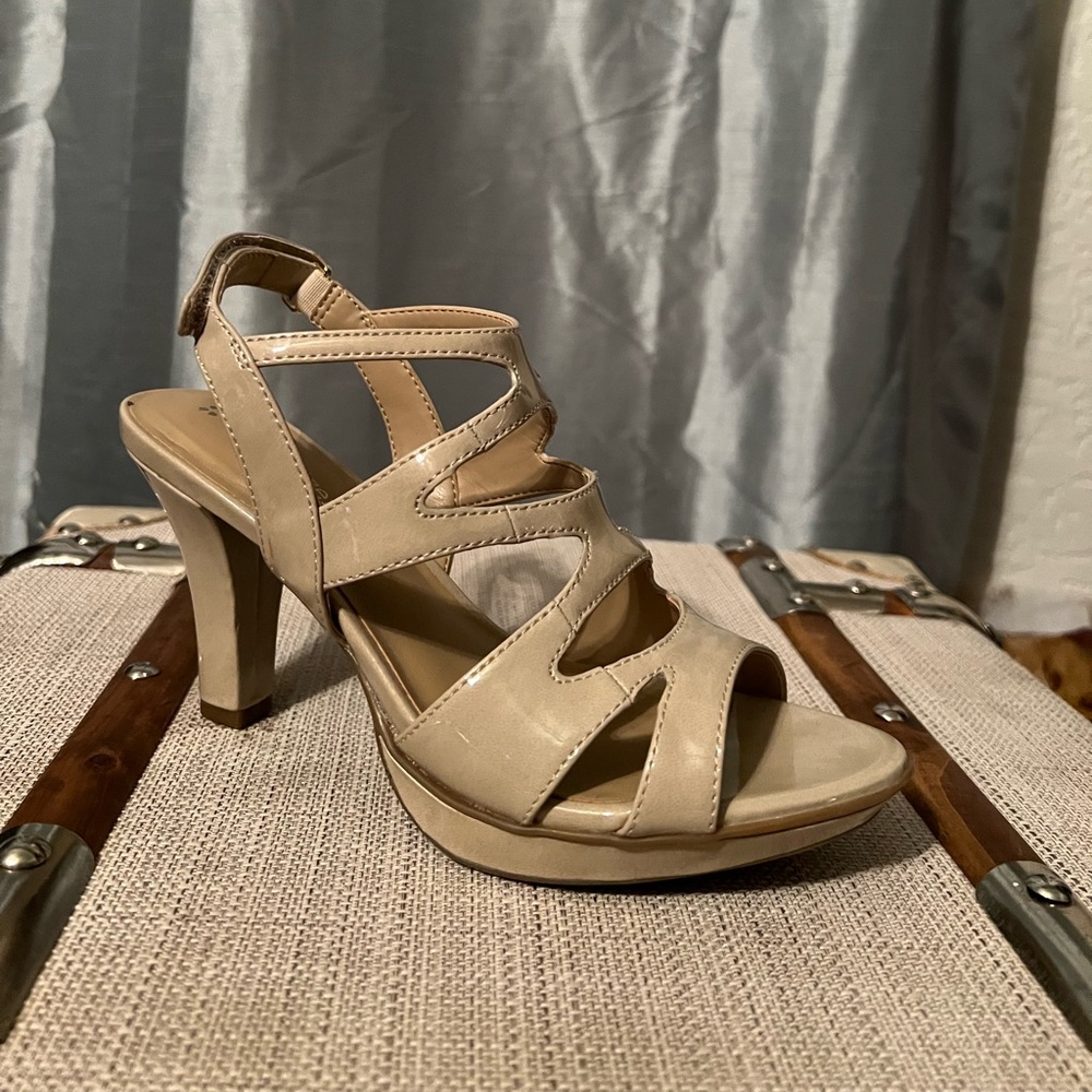 Tan neutralizer heels Size 6
